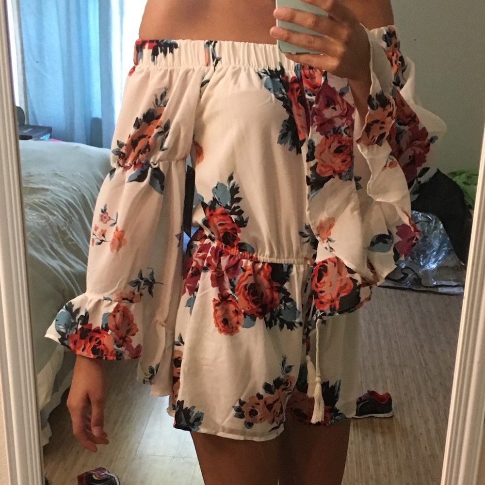 Off the shoulder Floral Romper, size small NWT
